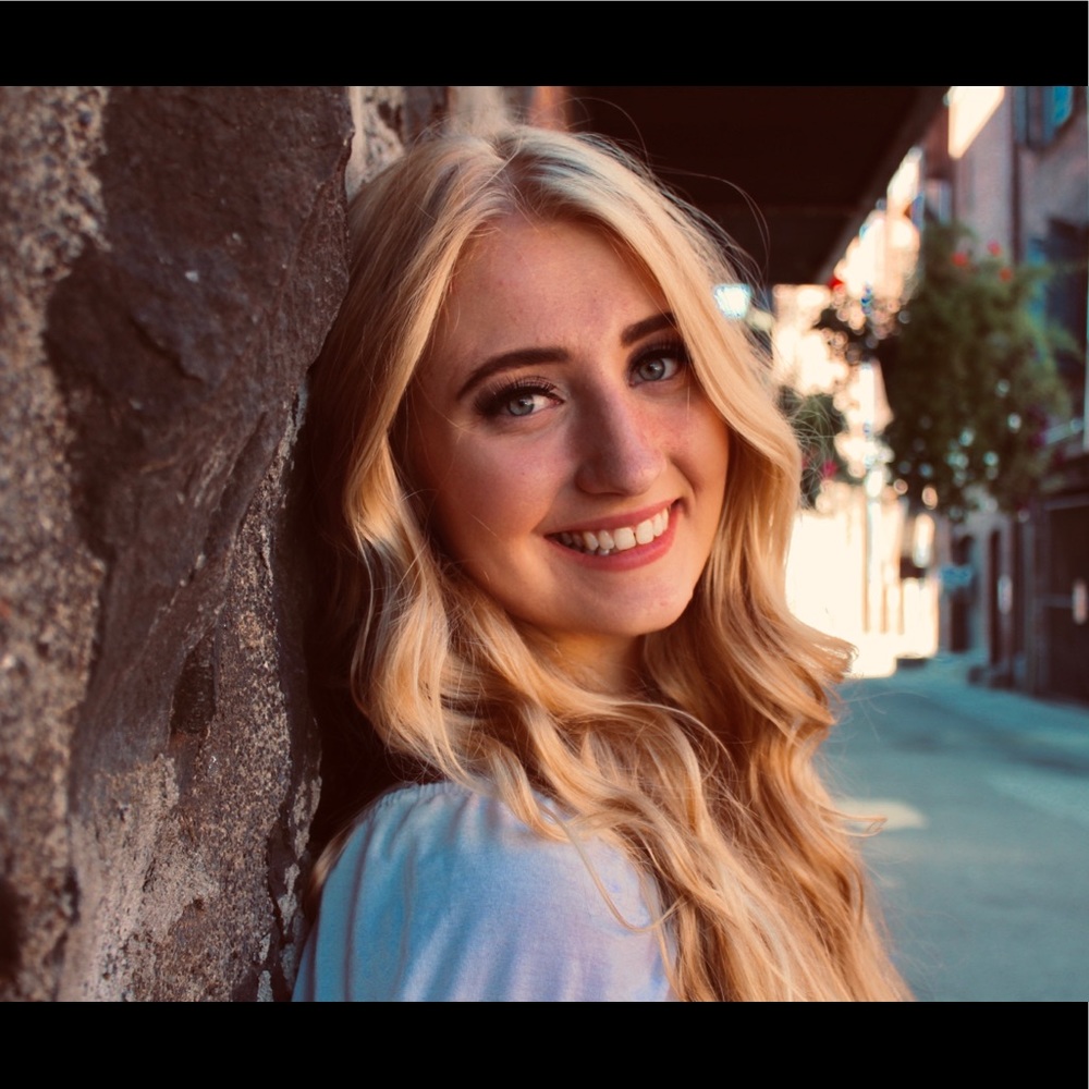 Meet your Posher, Alora